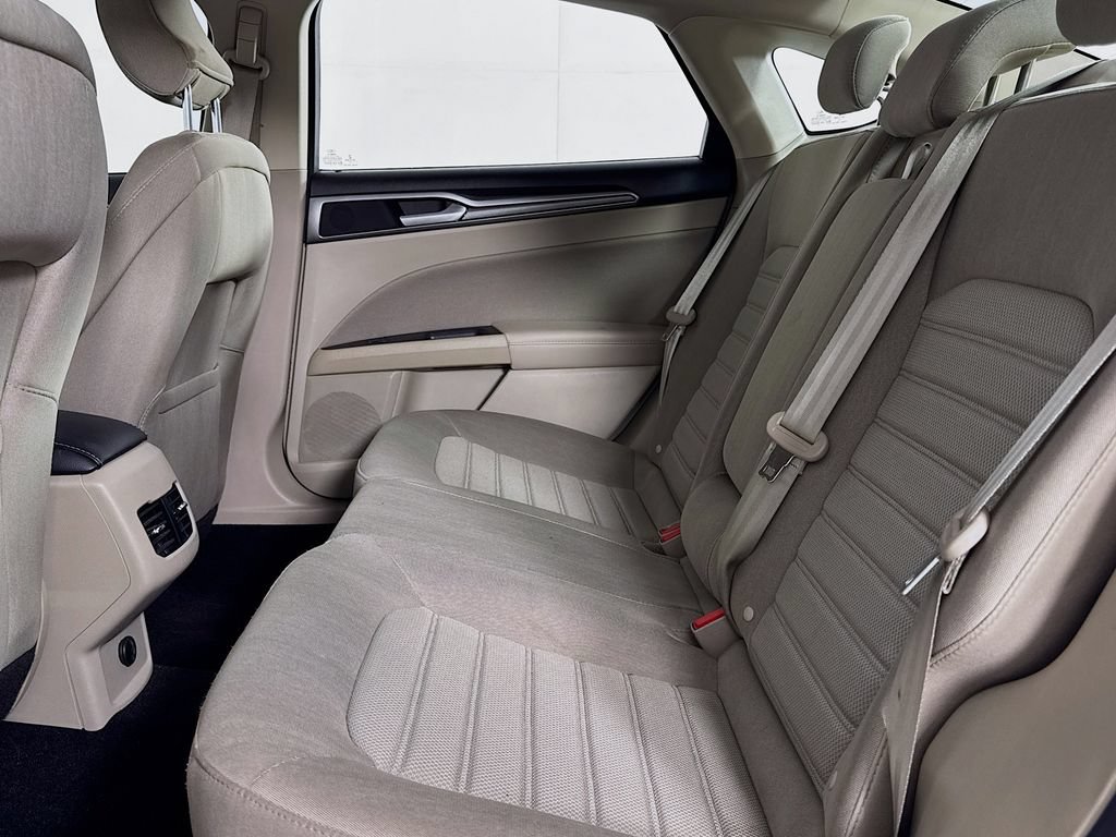 Used 2019 Ford Fusion SE FWD image 10