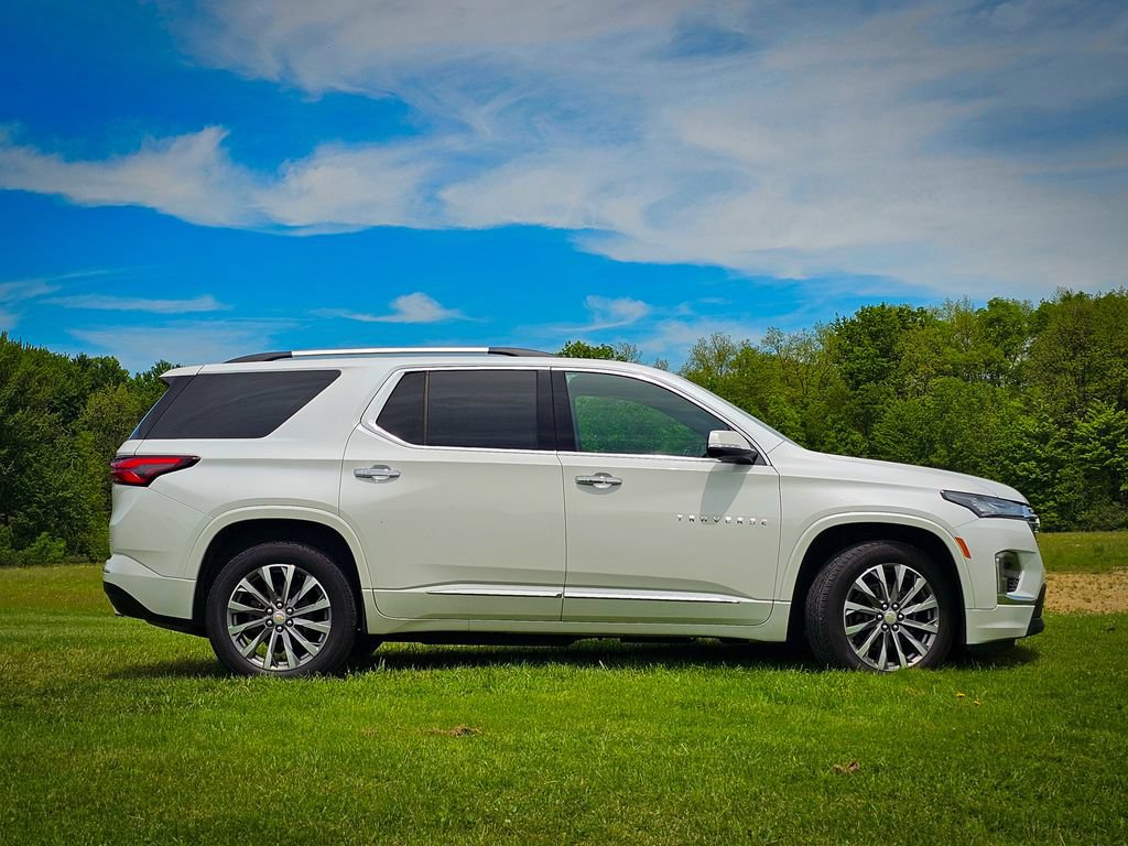 Used 2023 Chevrolet Traverse Premier AWD/4WD image 2