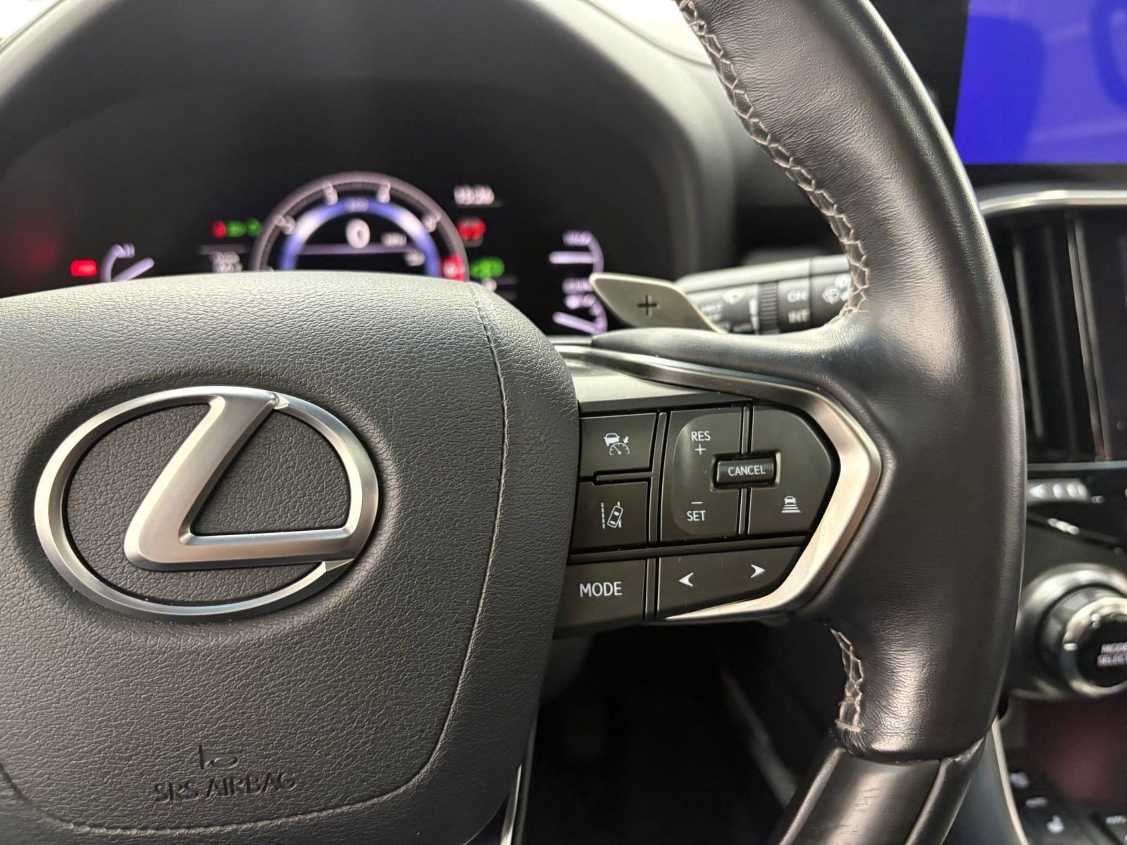 Used 2022 Lexus LX 600 4WD w/ Ultra Luxury Package image 28