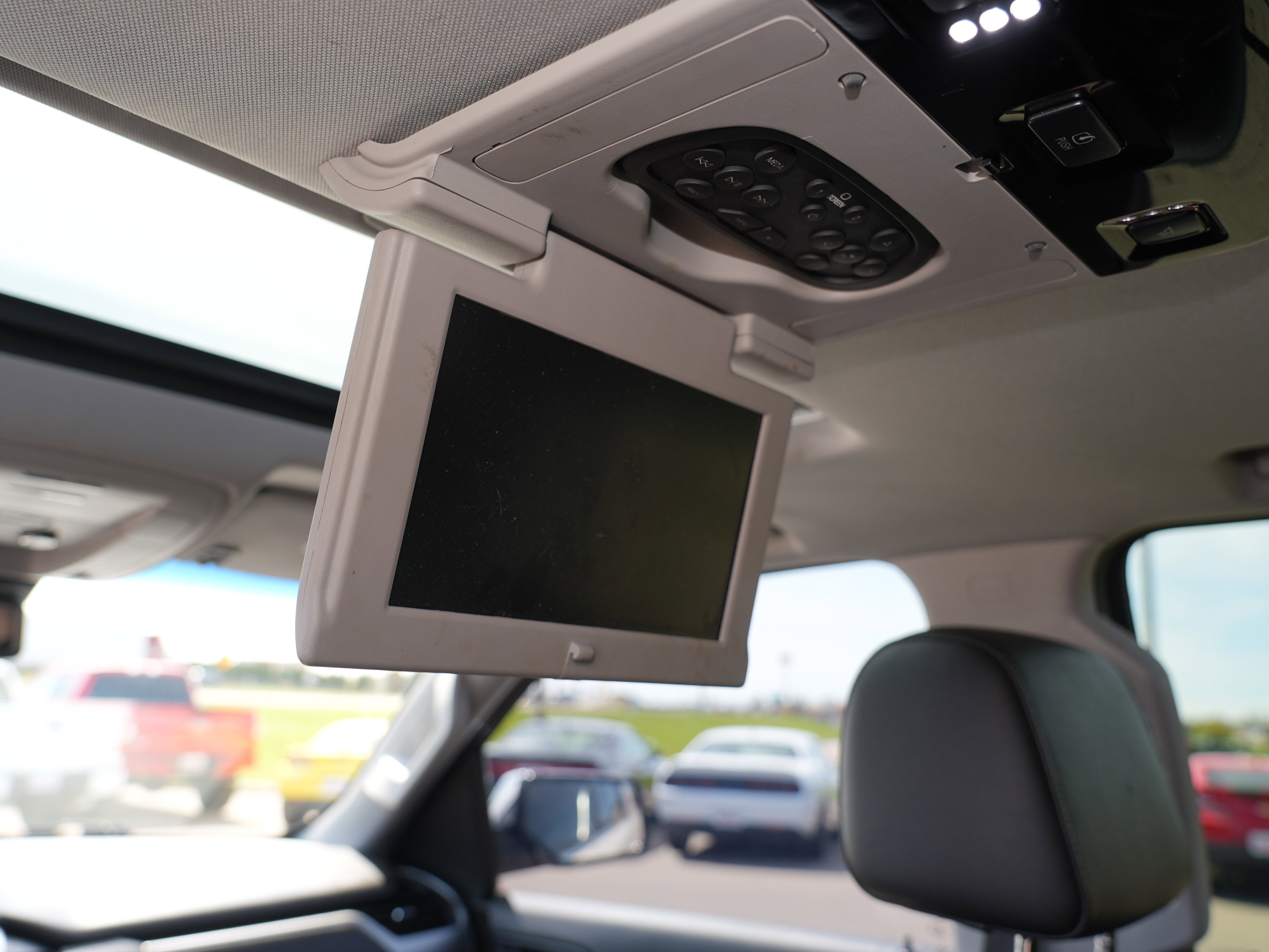 Used 2020 Chevrolet Suburban Premier AWD/4WD image 25