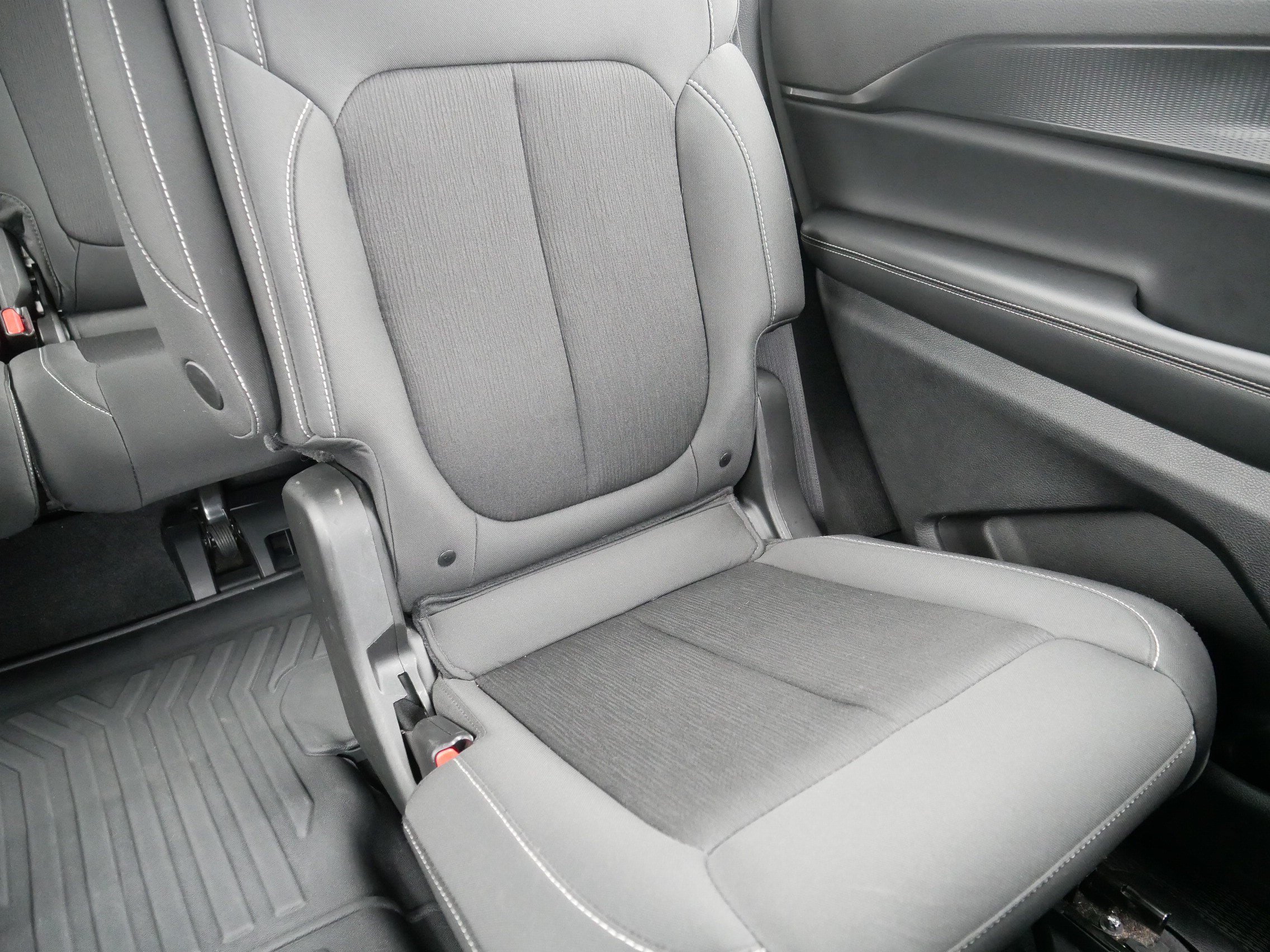 Used 2023 Jeep Grand Cherokee L Laredo AWD/4WD image 14