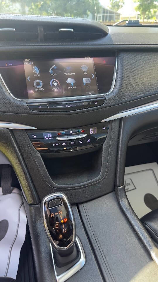 Used 2018 Cadillac XT5 Luxury w/ Driver Awareness Package image 17