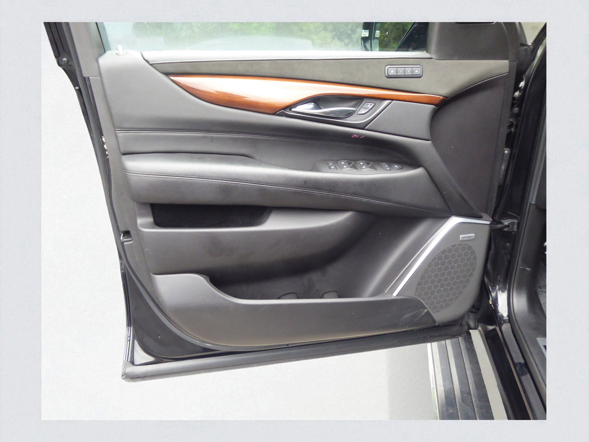 Used 2020 Cadillac Escalade ESV Premium Luxury image 28