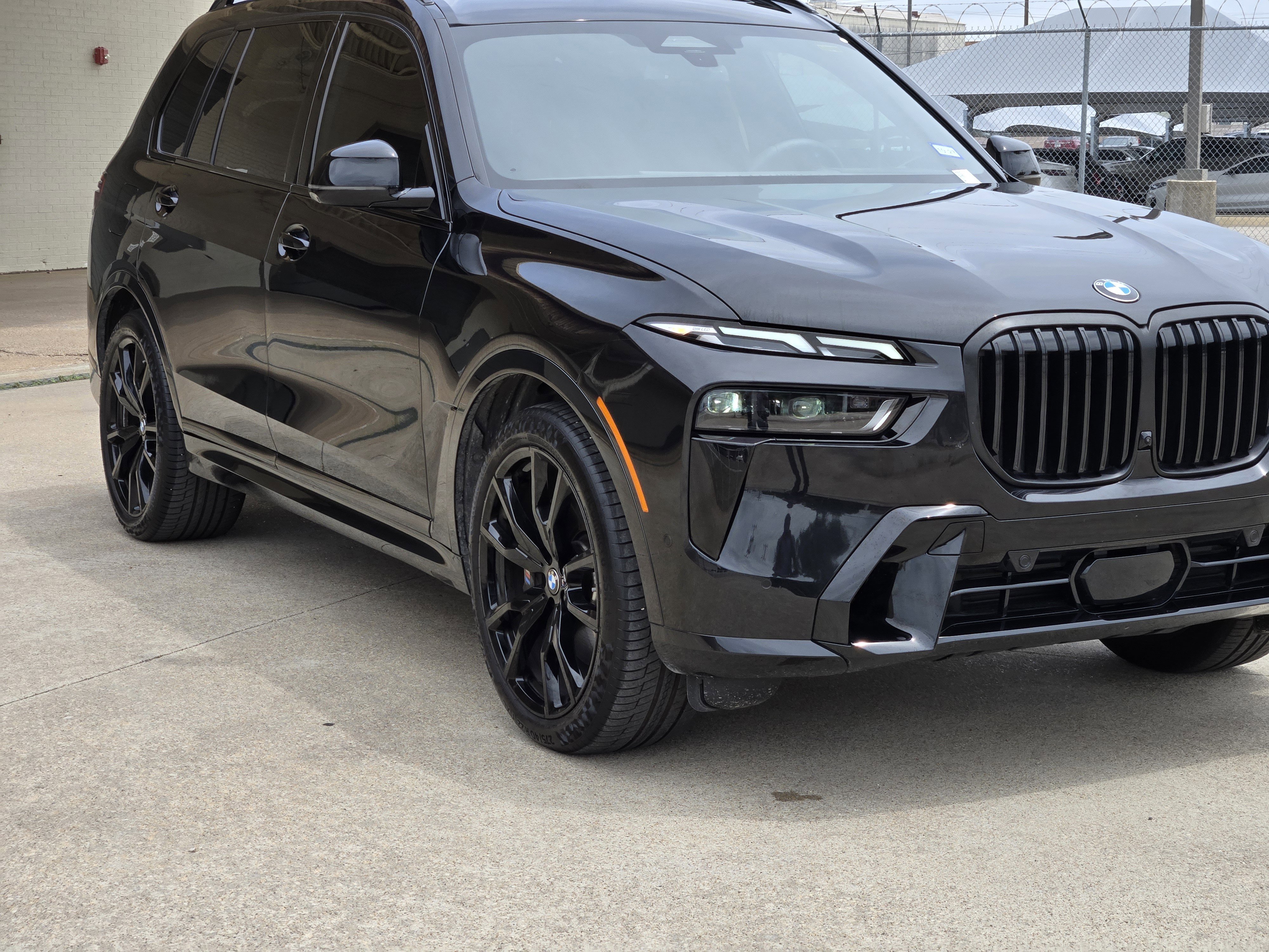 Used 2026 BMW X7 xDrive40i w/ M Sport Package AWD/4WD image 11