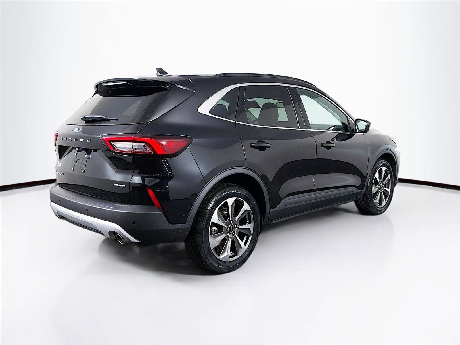 Used 2023 Ford Escape Platinum image 7