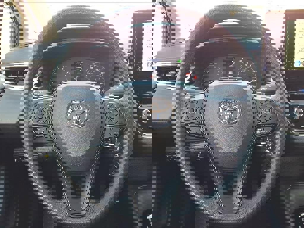 Used 2025 Toyota Corolla LE image 27