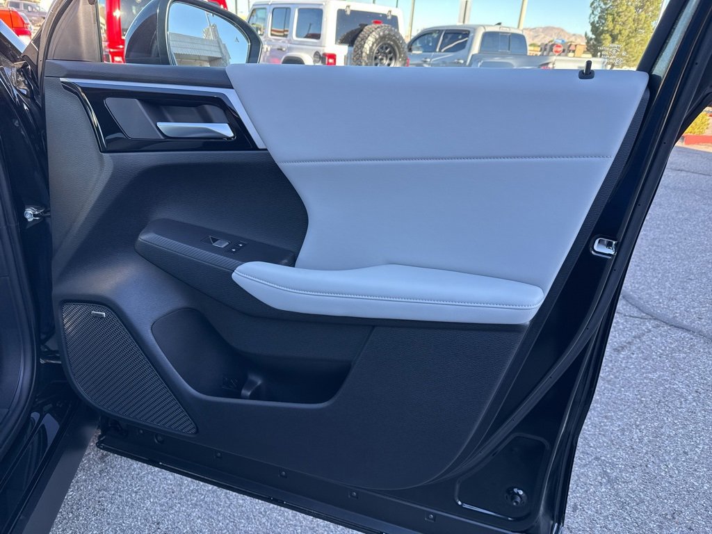 New 2025 Mitsubishi Outlander SE image 31