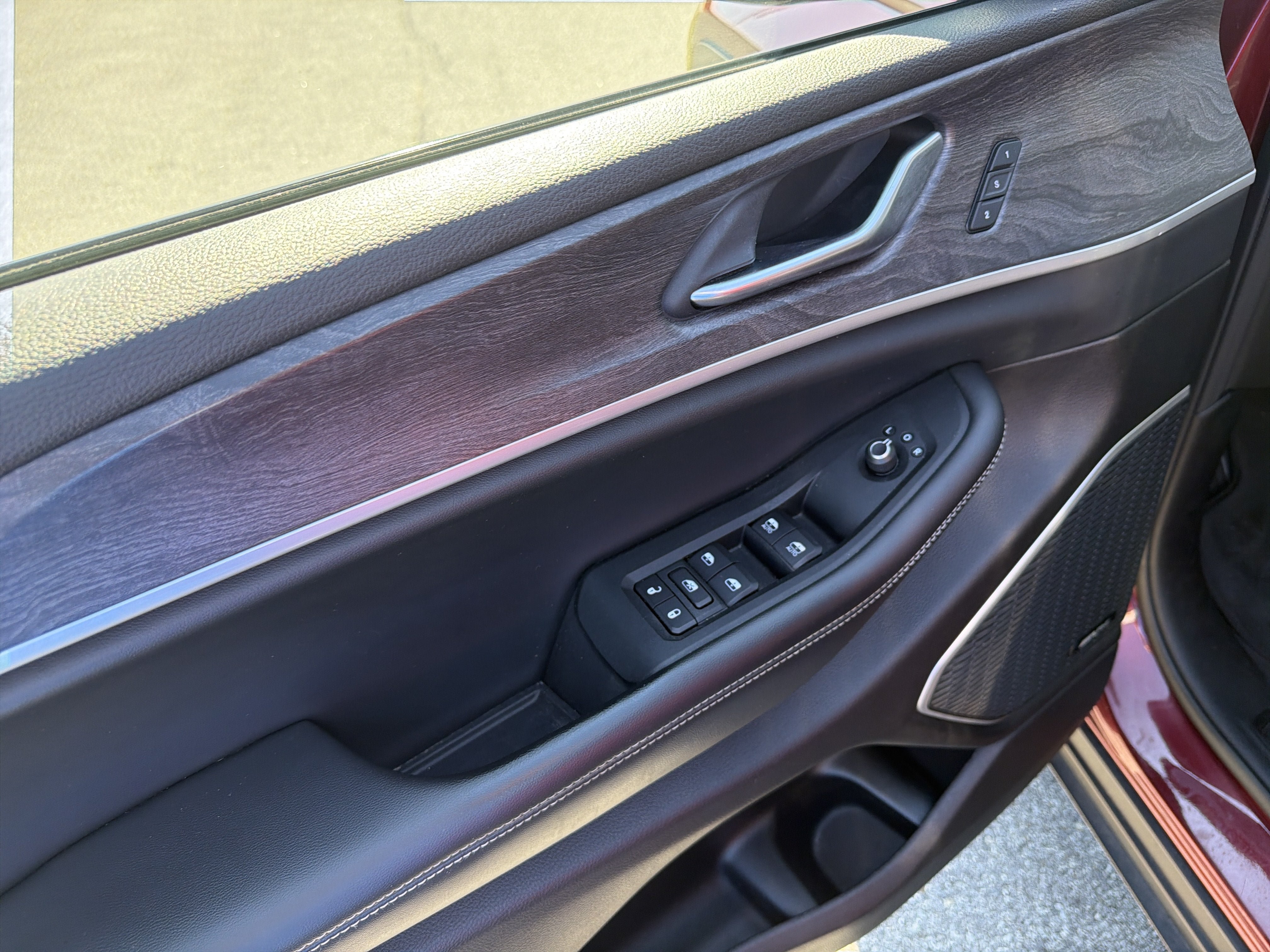 Used 2022 Jeep Grand Cherokee L Limited w/ Black Appearance Package AWD/4WD image 18