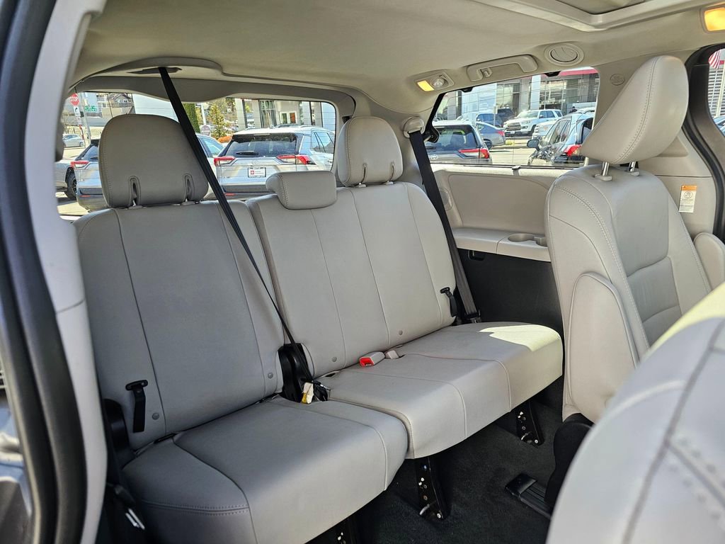 Used 2019 Toyota Sienna Limited Premium image 13