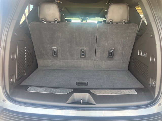 Used 2025 GMC Yukon Denali Ultimate w/ LPO, Floor Liner Package AWD/4WD image 9