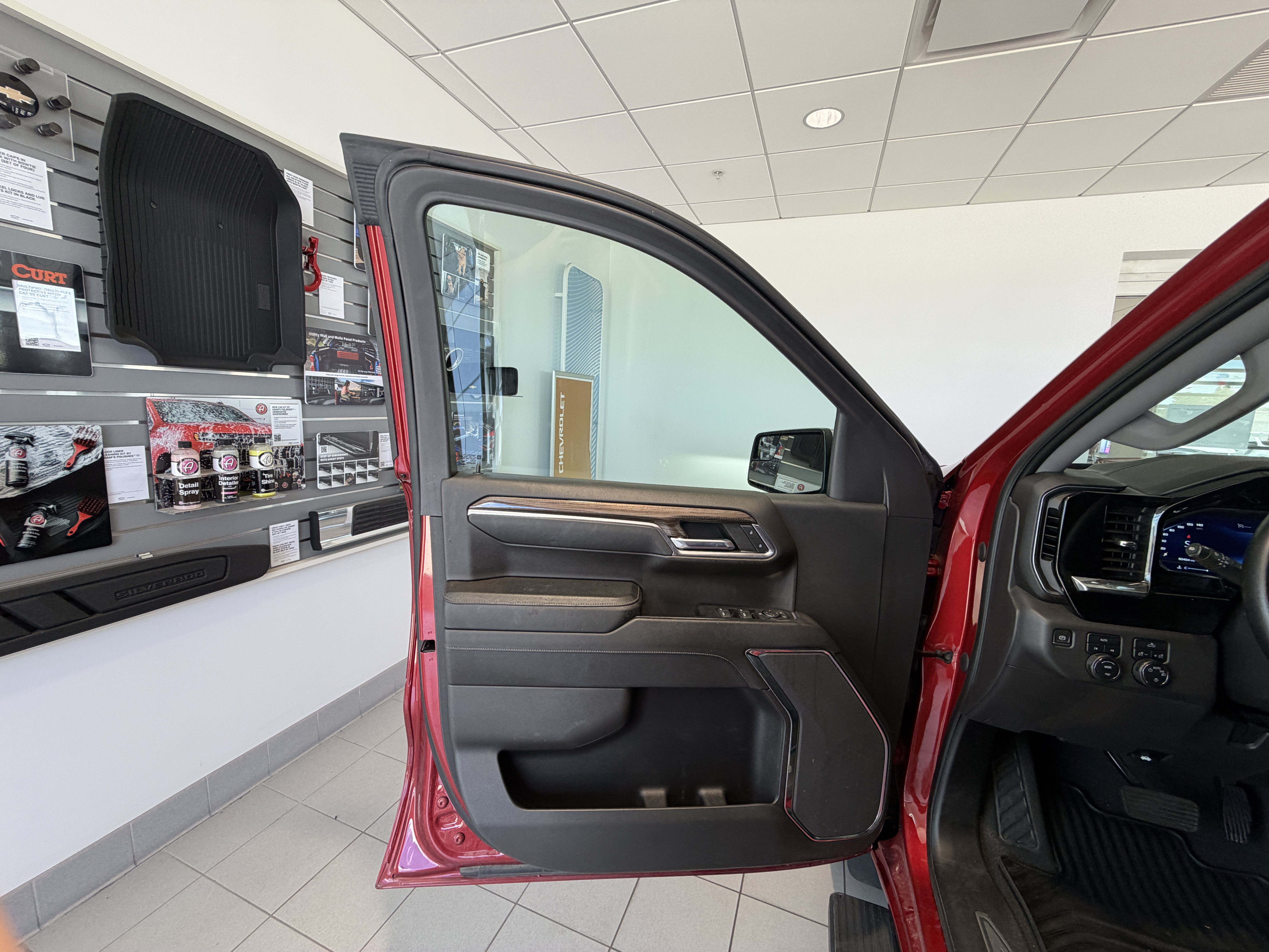 Used 2023 Chevrolet Silverado 1500 LT AWD/4WD image 10