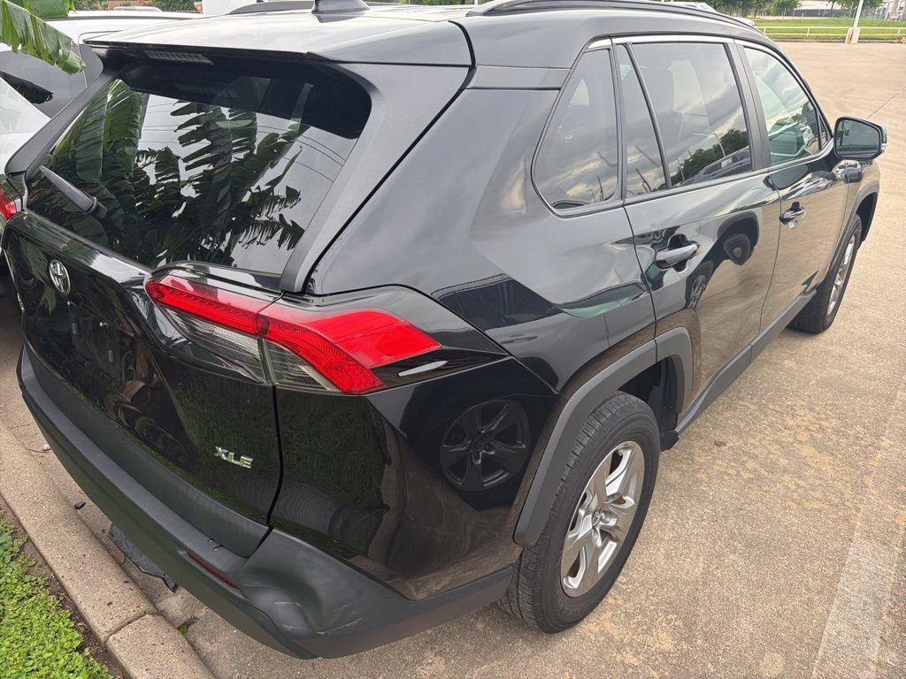 Used 2024 Toyota RAV4 XLE FWD image 5