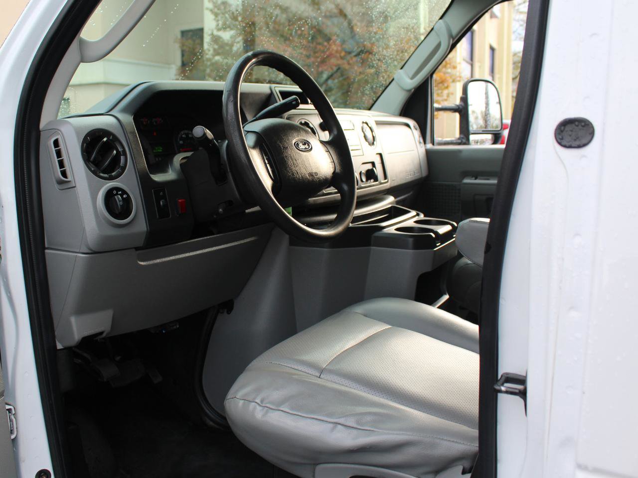 Used 2019 Ford E-450 and Econoline 450 Super Duty w/ Power Windows & Locks Group image 18