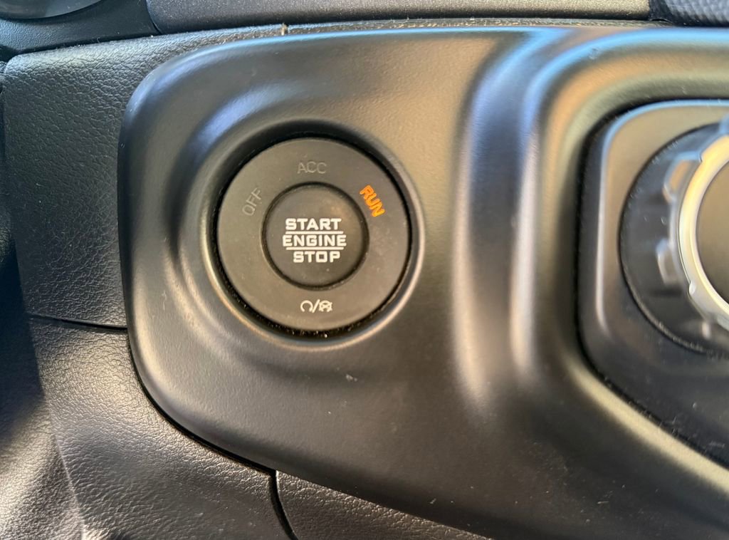 Used 2021 Jeep Gladiator Mojave w/ Cold Weather Group image 17