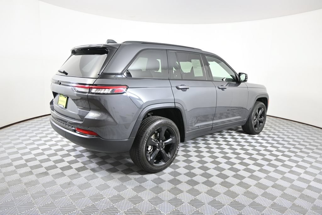 Used 2023 Jeep Grand Cherokee Altitude AWD/4WD image 6