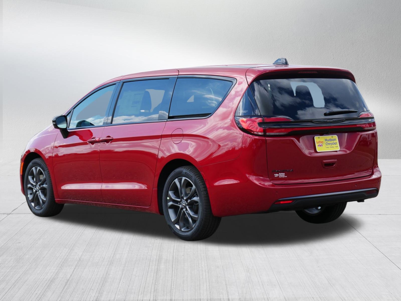 New 2026 Chrysler Pacifica Select image 3