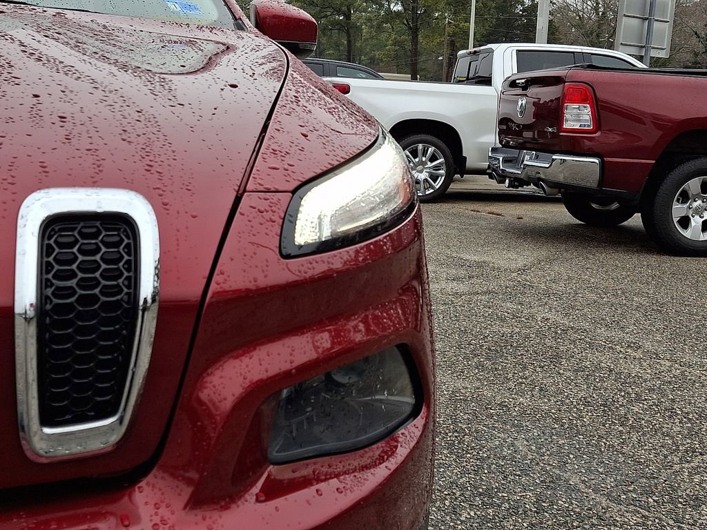 Used 2017 Jeep Cherokee Limited w/ Luxury Group image 10