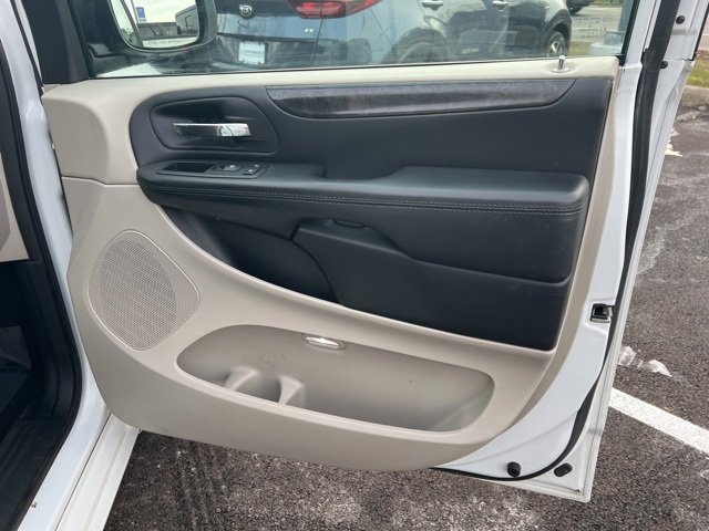 Used 2017 Dodge Grand Caravan SE image 13