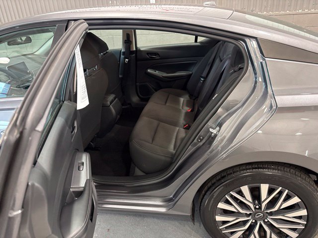 Used 2024 Nissan Altima 2.5 SV FWD image 12