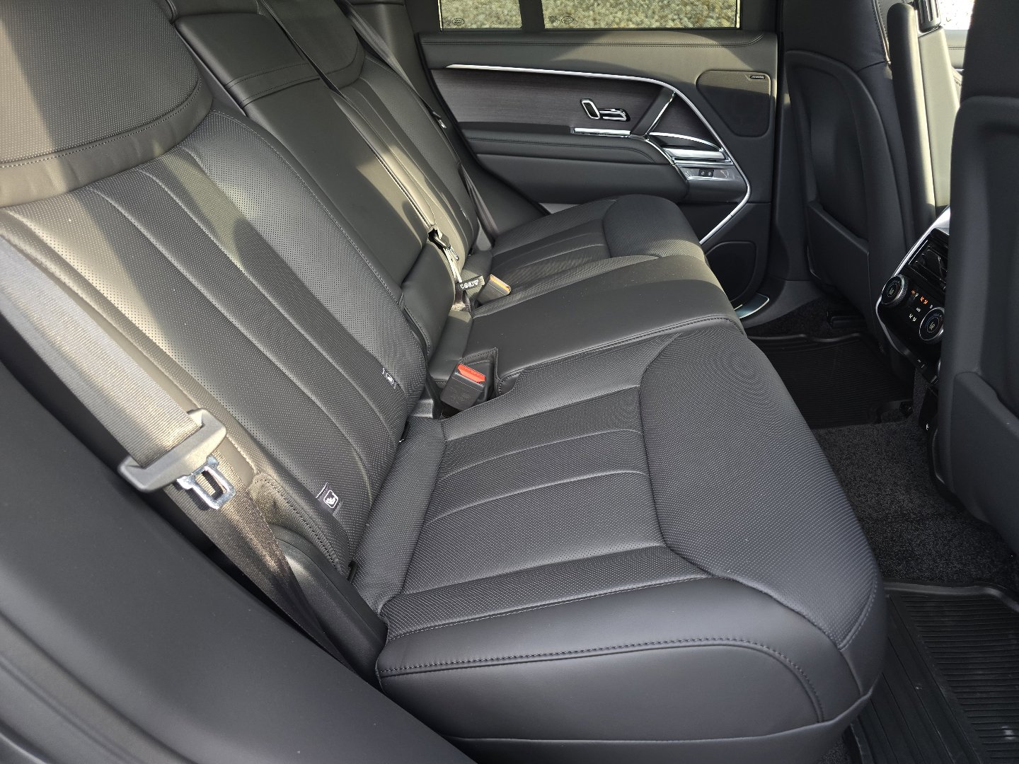 New 2026 Land Rover Range Rover SE image 34