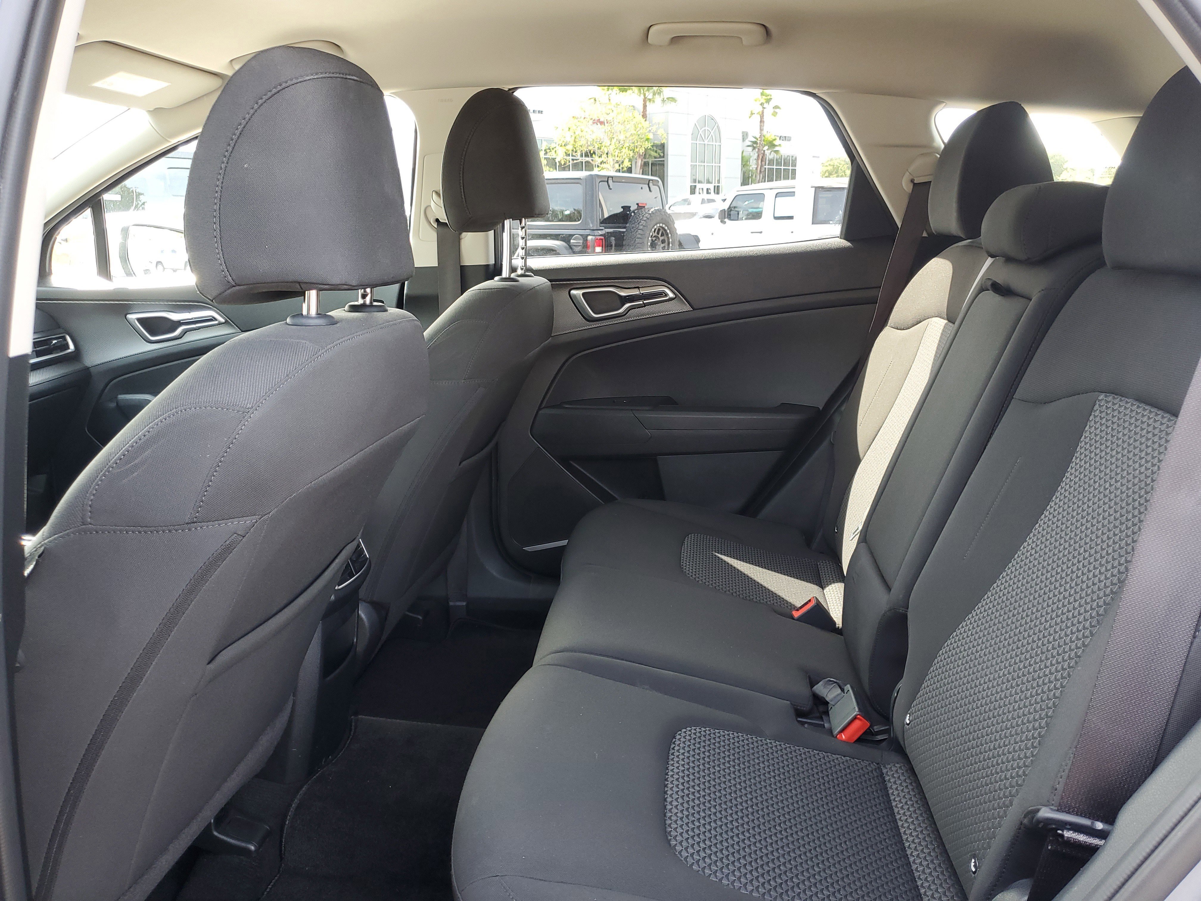 Used 2025 Kia Sportage LX FWD image 12
