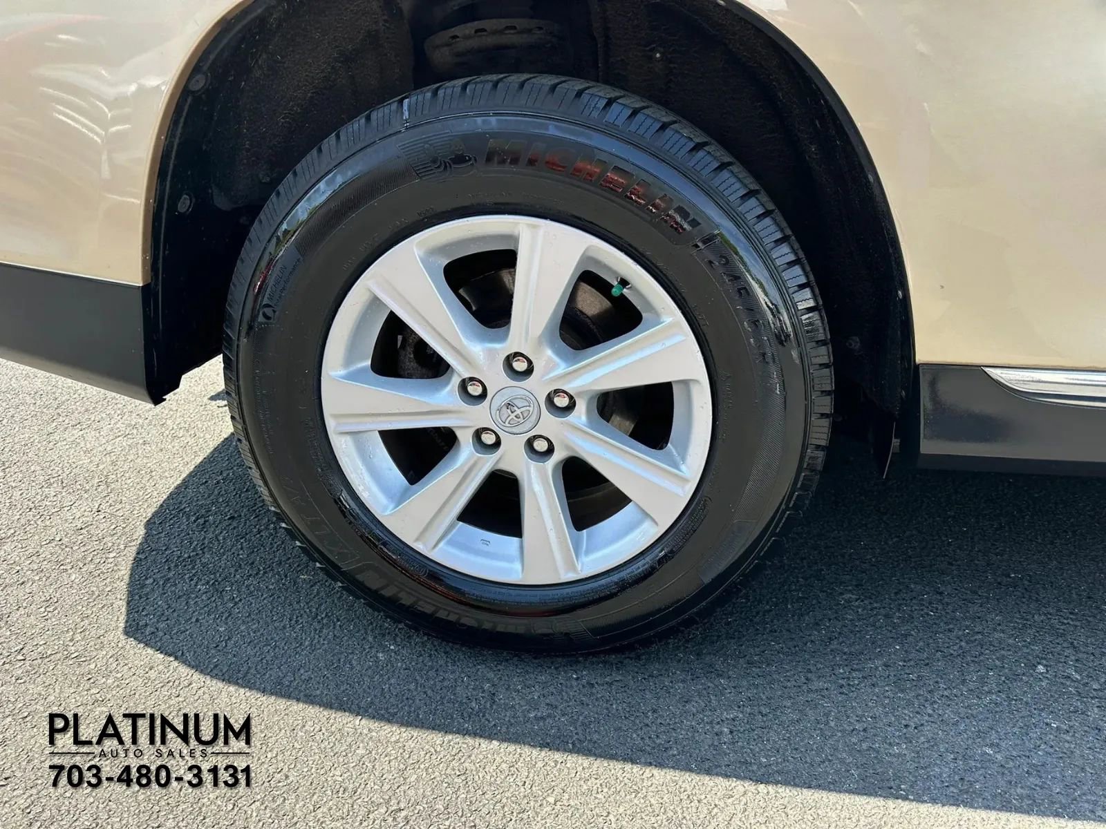 Used 2011 Toyota Highlander SE w/ Tow Pkg image 21