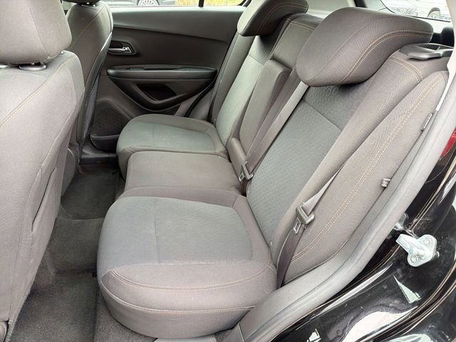 Used 2021 Chevrolet Trax LS image 25