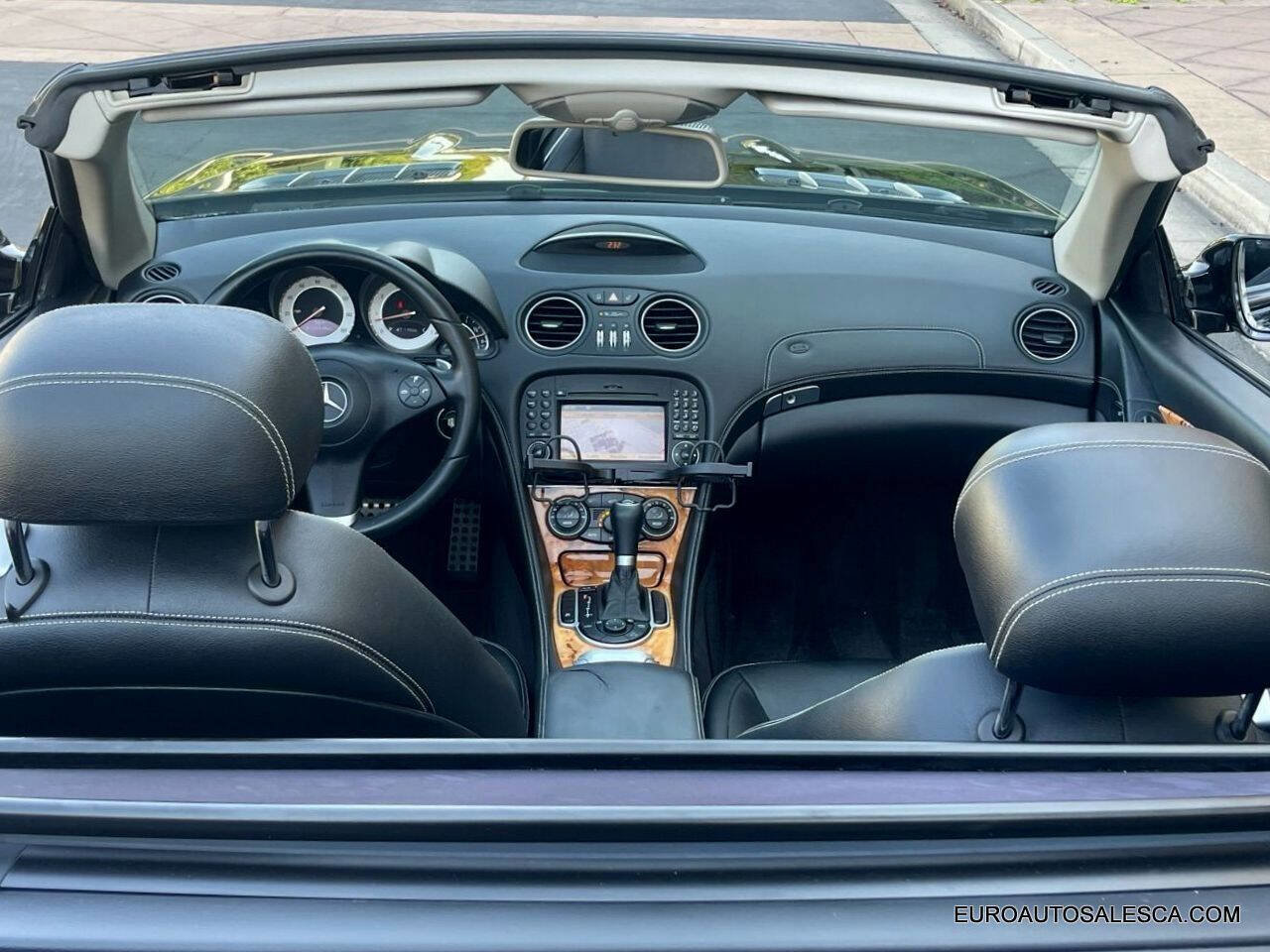 Used 2011 Mercedes-Benz SL 550 image 18