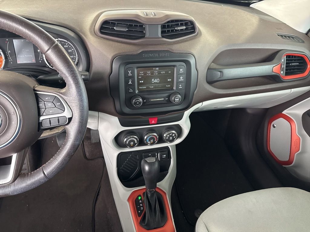 Used 2016 Jeep Renegade Latitude FWD image 8