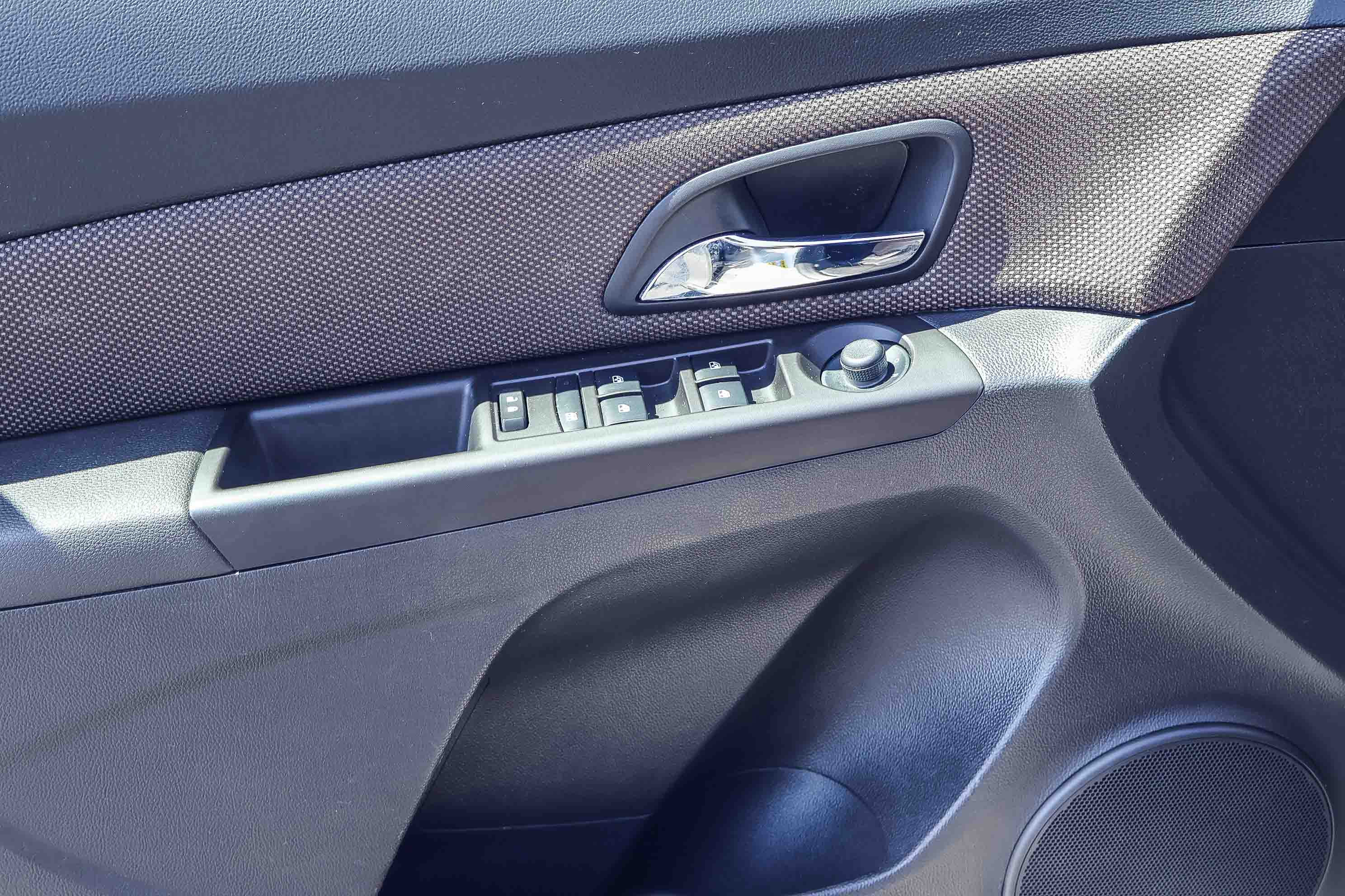 Used 2015 Chevrolet Cruze LT w/ Enhanced Safety Package FWD image 9