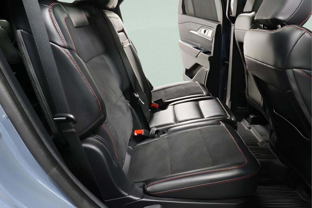 Used 2025 Ford Explorer ST image 37