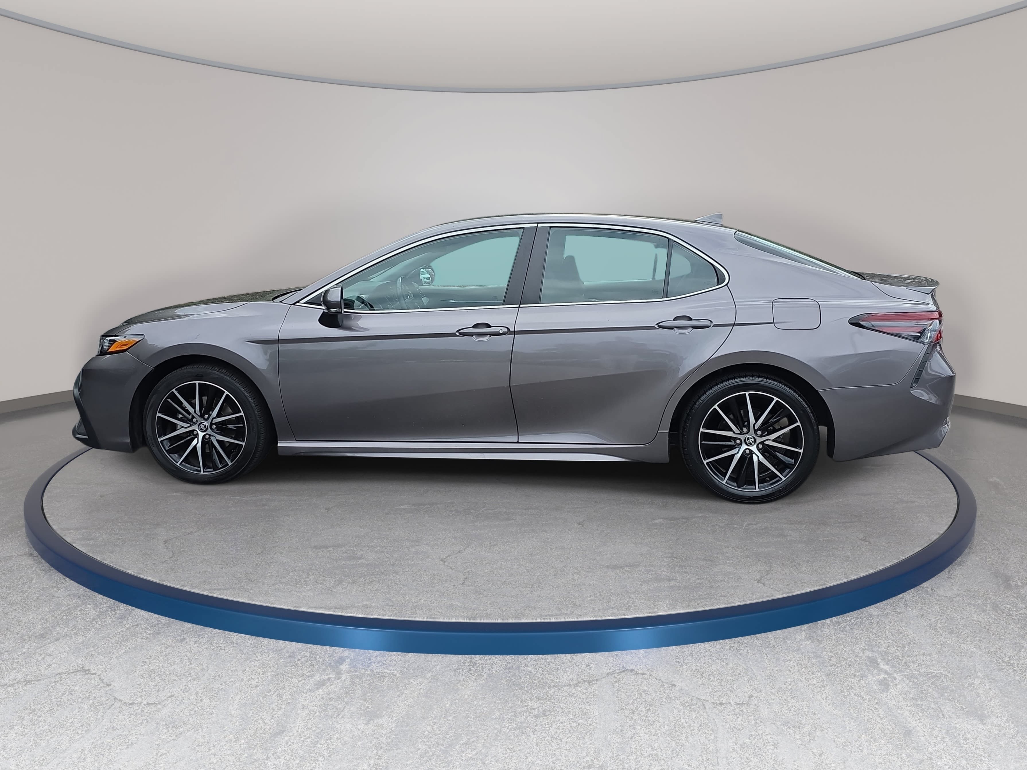 Used 2024 Toyota Camry SE FWD image 8