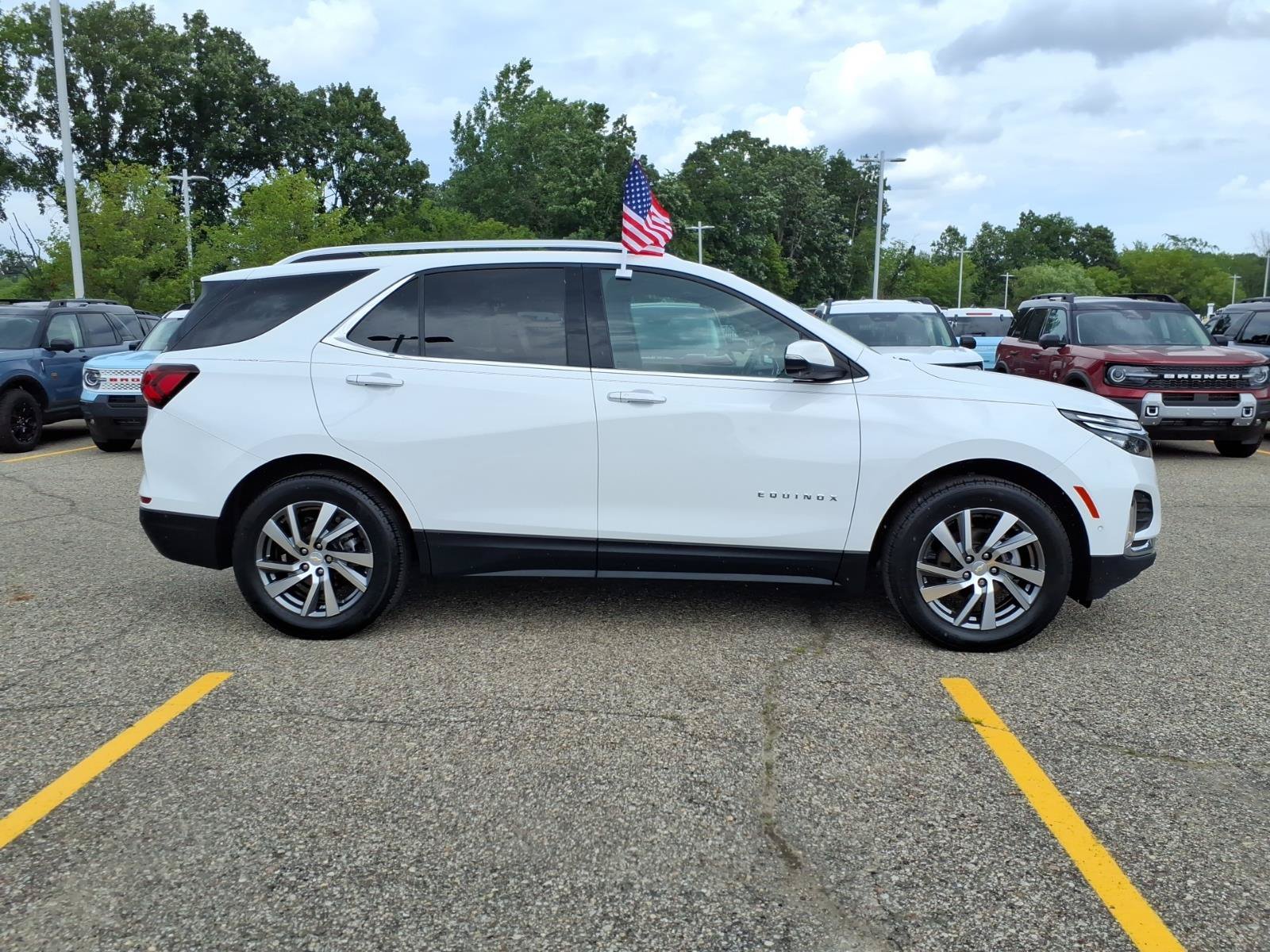 Used 2022 Chevrolet Equinox Premier AWD/4WD image 9