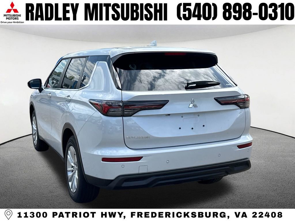 New 2026 Mitsubishi Outlander ES image 17