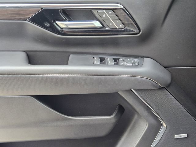 Used 2025 Chevrolet Suburban Premier RWD image 22