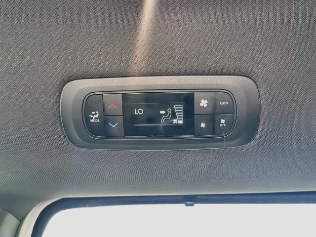 Used 2025 Chrysler Pacifica Select FWD image 26