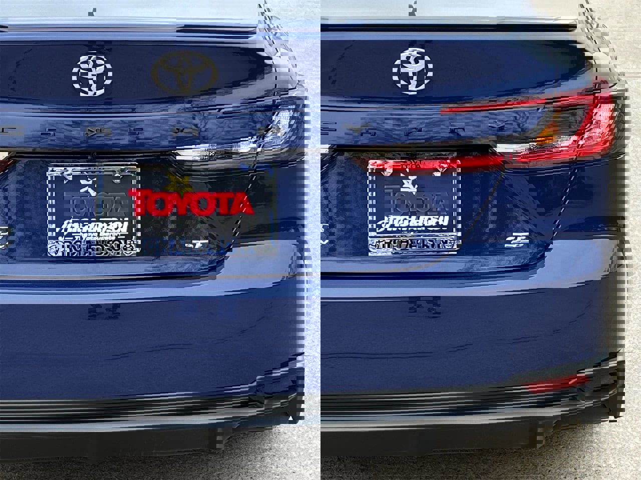 Used 2025 Toyota Camry SE image 6