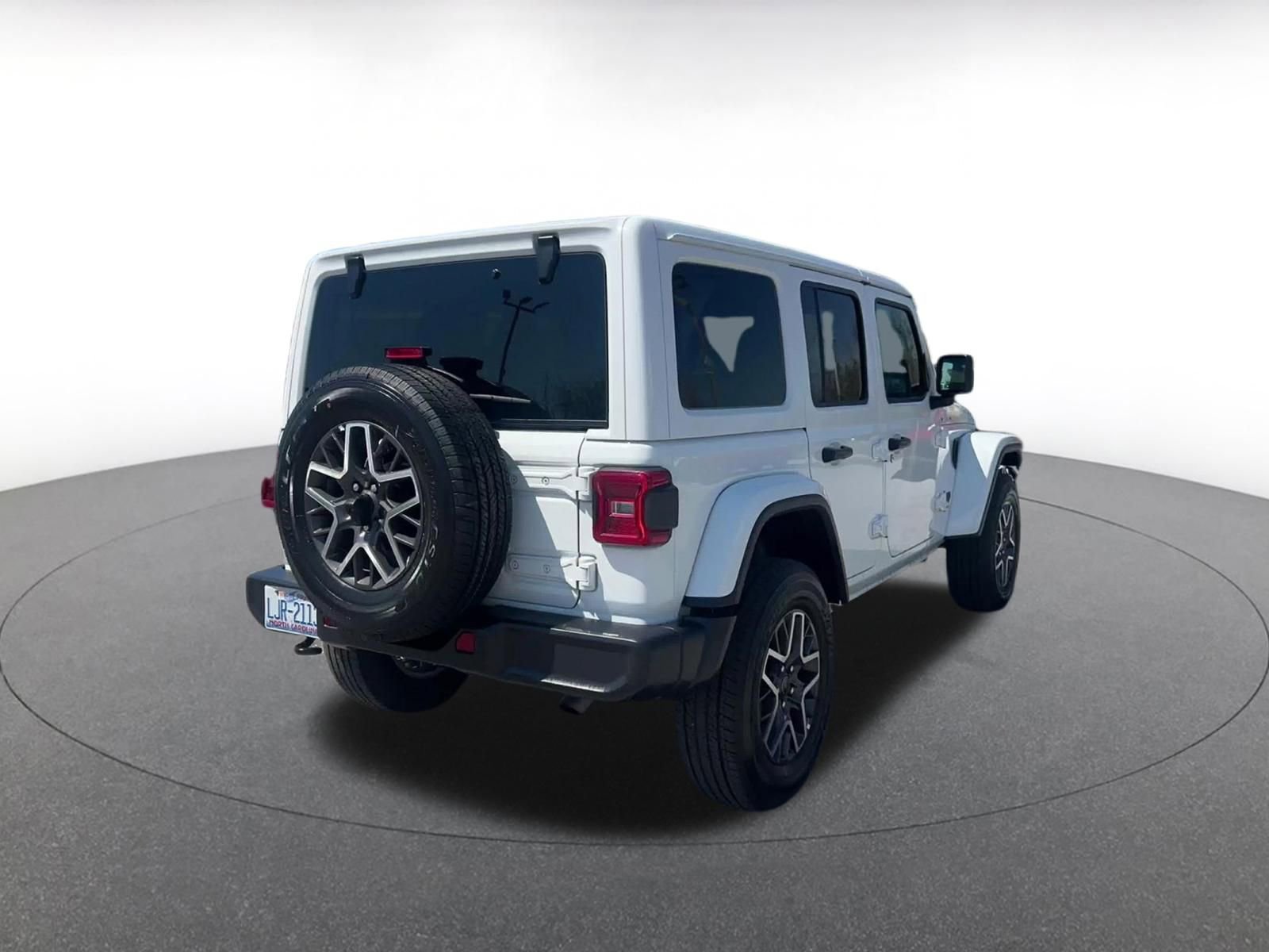 Used 2025 Jeep Wrangler Sahara image 14
