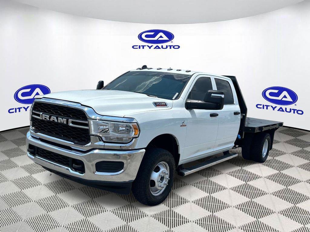 Used 2024 RAM 3500 Tradesman w/ Chrome Appearance Group AWD/4WD image 10