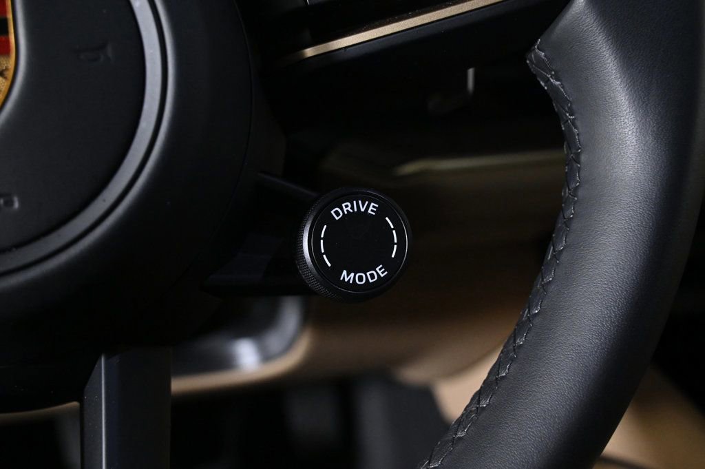 Certified 2024 Porsche Cayenne image 23