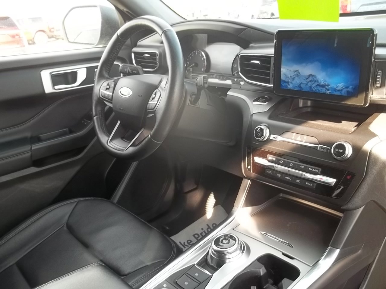Used 2020 Ford Explorer XLT w/ Equipment Group 202A AWD/4WD image 5