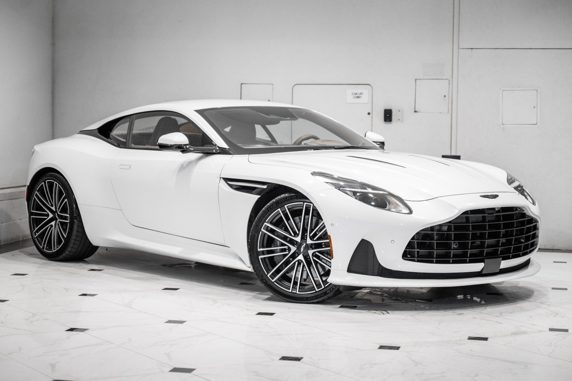 Used 2024 Aston Martin DB12 Coupe RWD image 39
