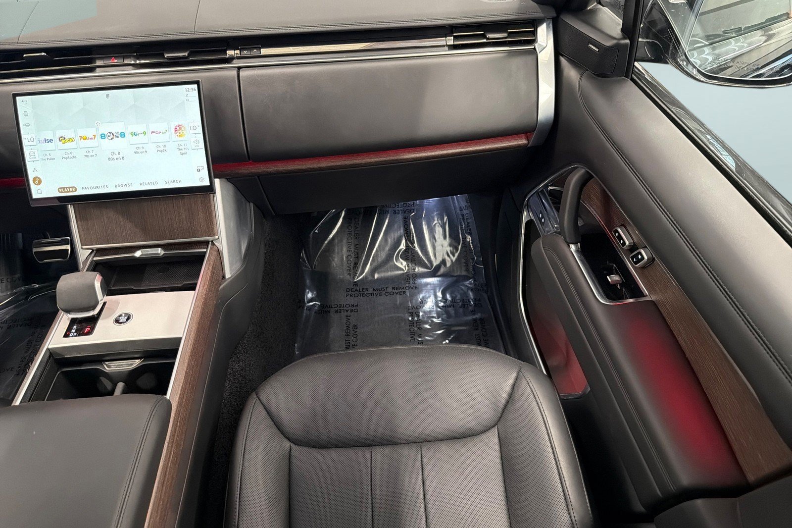 Certified 2025 Land Rover Range Rover SE AWD/4WD image 22