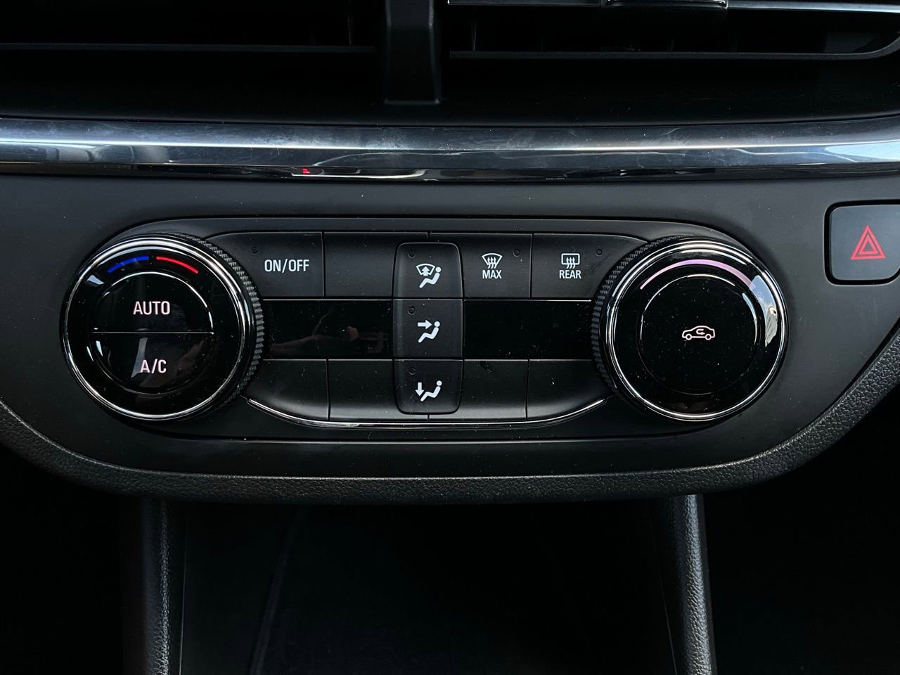 Used 2025 Buick Envista Preferred image 26