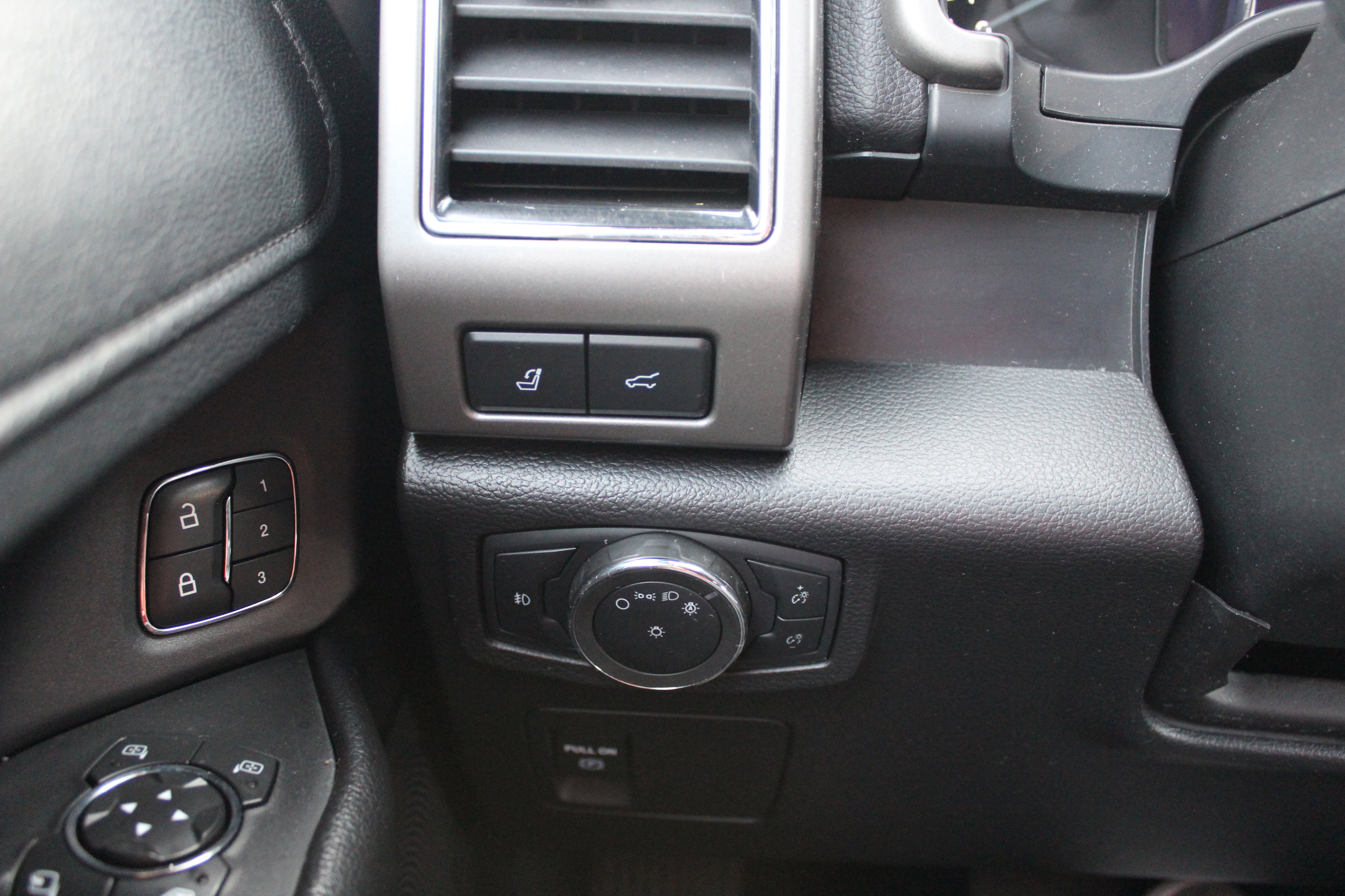 Used 2020 Ford Expedition XLT w/ Equipment Group 202A image 20