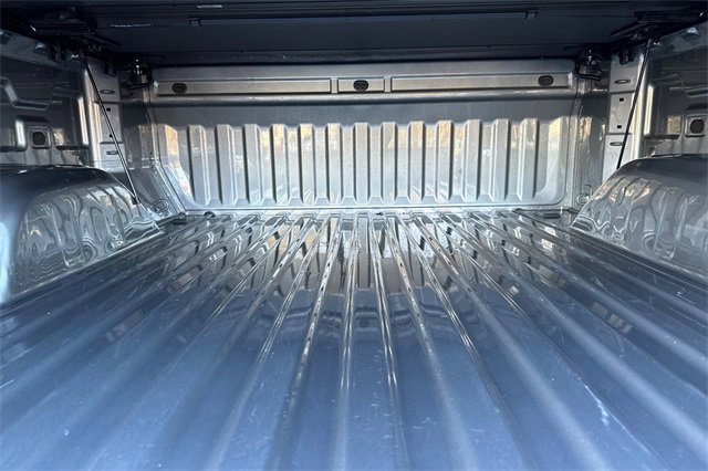 Used 2025 GMC Sierra 1500 Elevation image 17