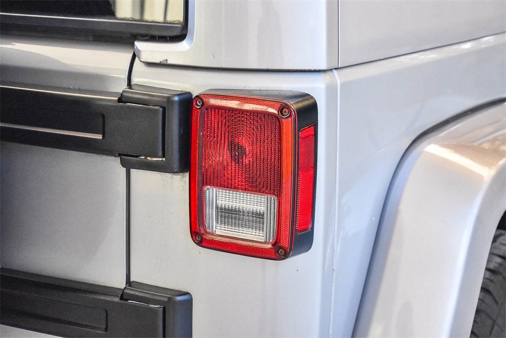 Used 2015 Jeep Wrangler Unlimited Sahara image 7
