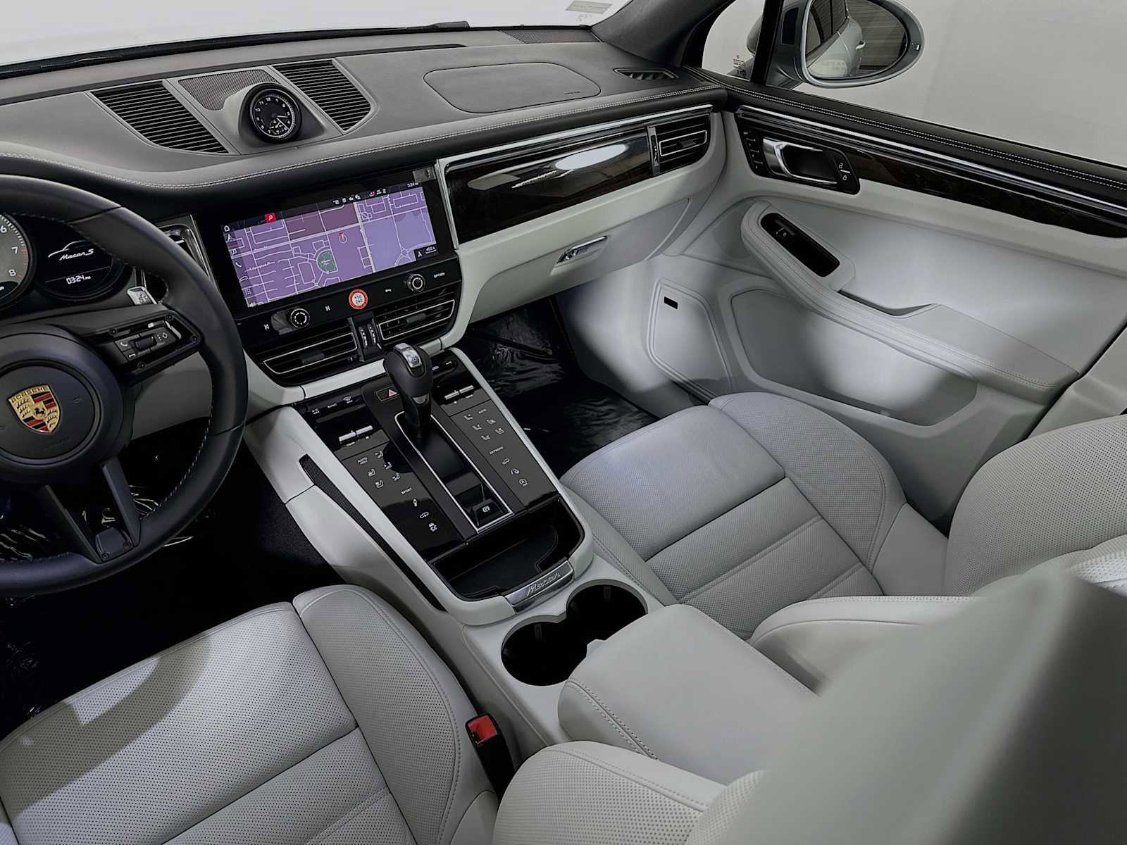 Certified 2025 Porsche Macan S image 26