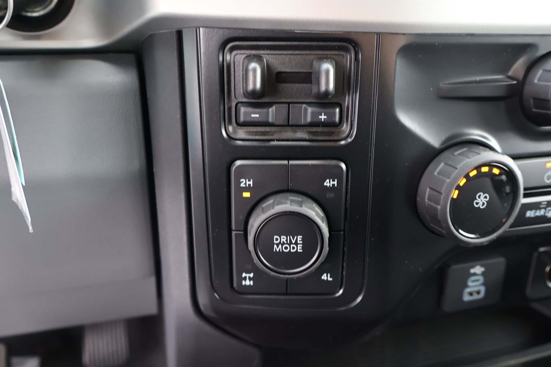 New 2026 Ford F250 XL w/ STX Appearance Package AWD/4WD image 7