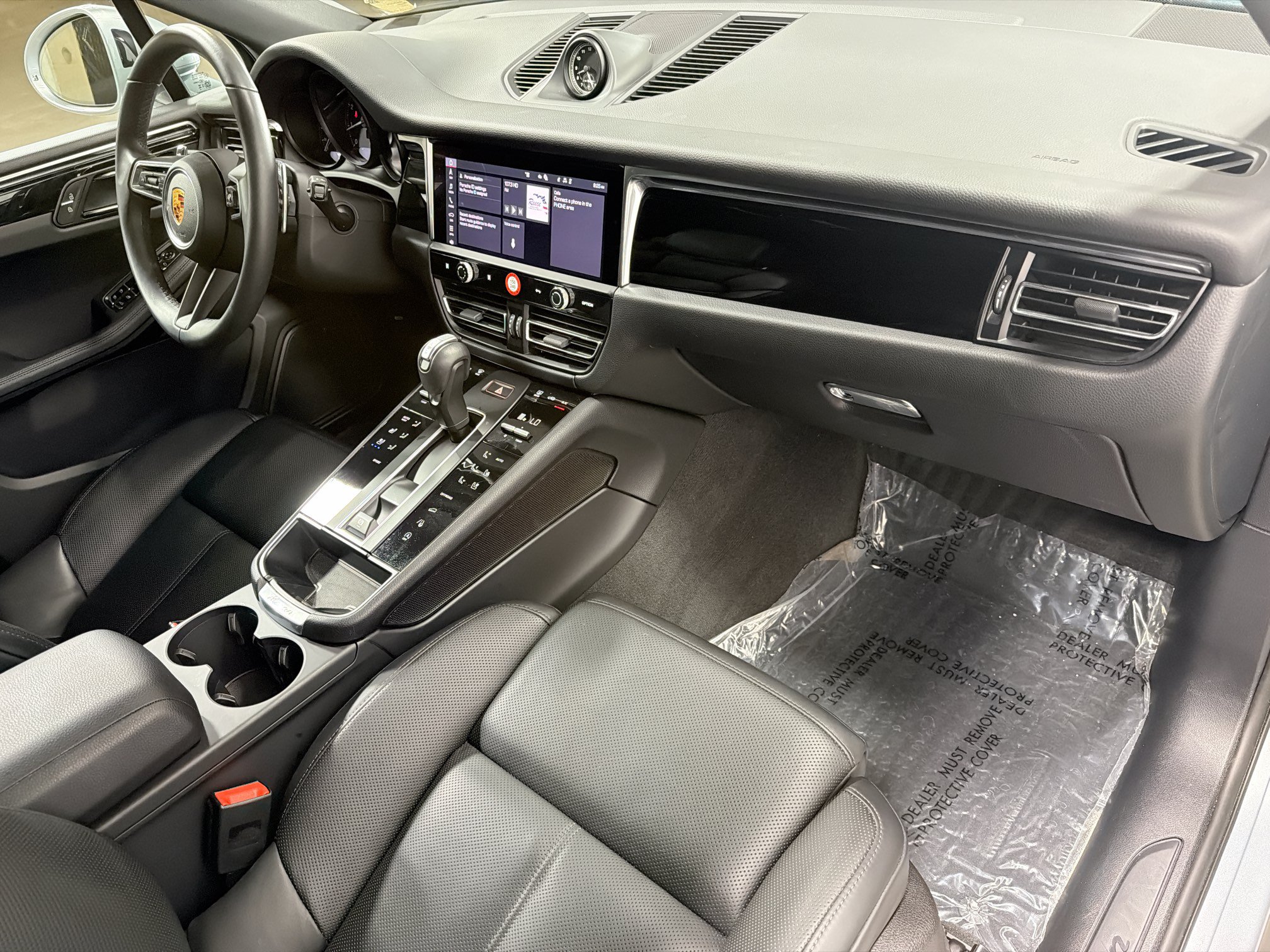 Certified 2026 Porsche Macan AWD/4WD image 14